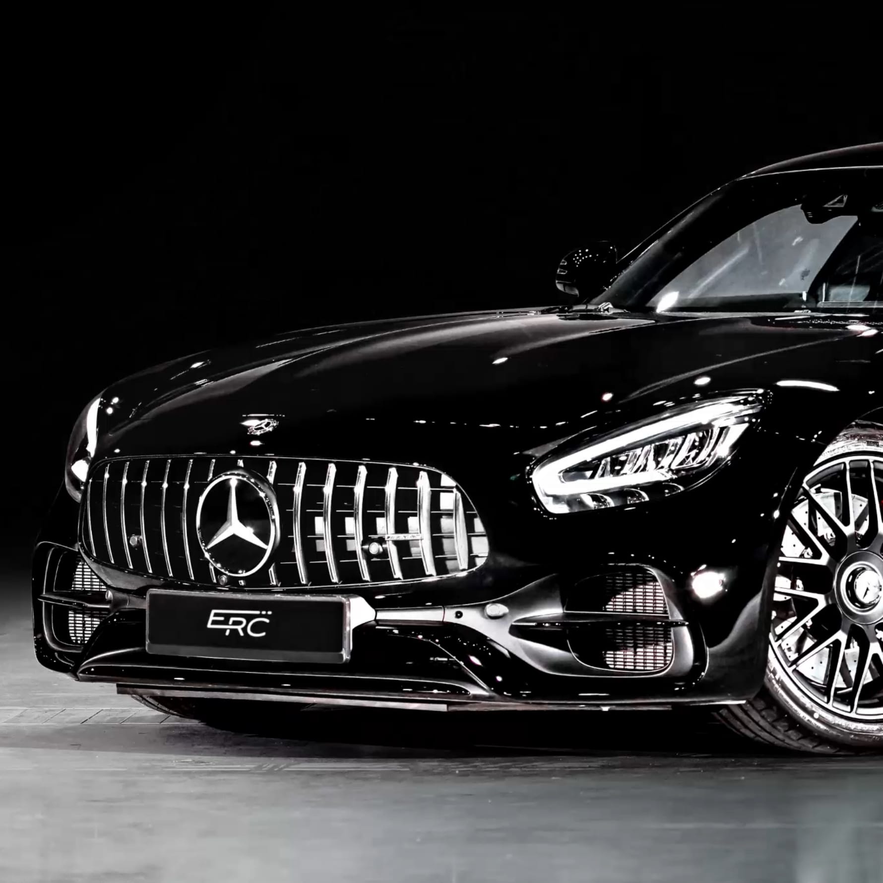 Serwis wynajmu samochodów premium Envio Rental Car