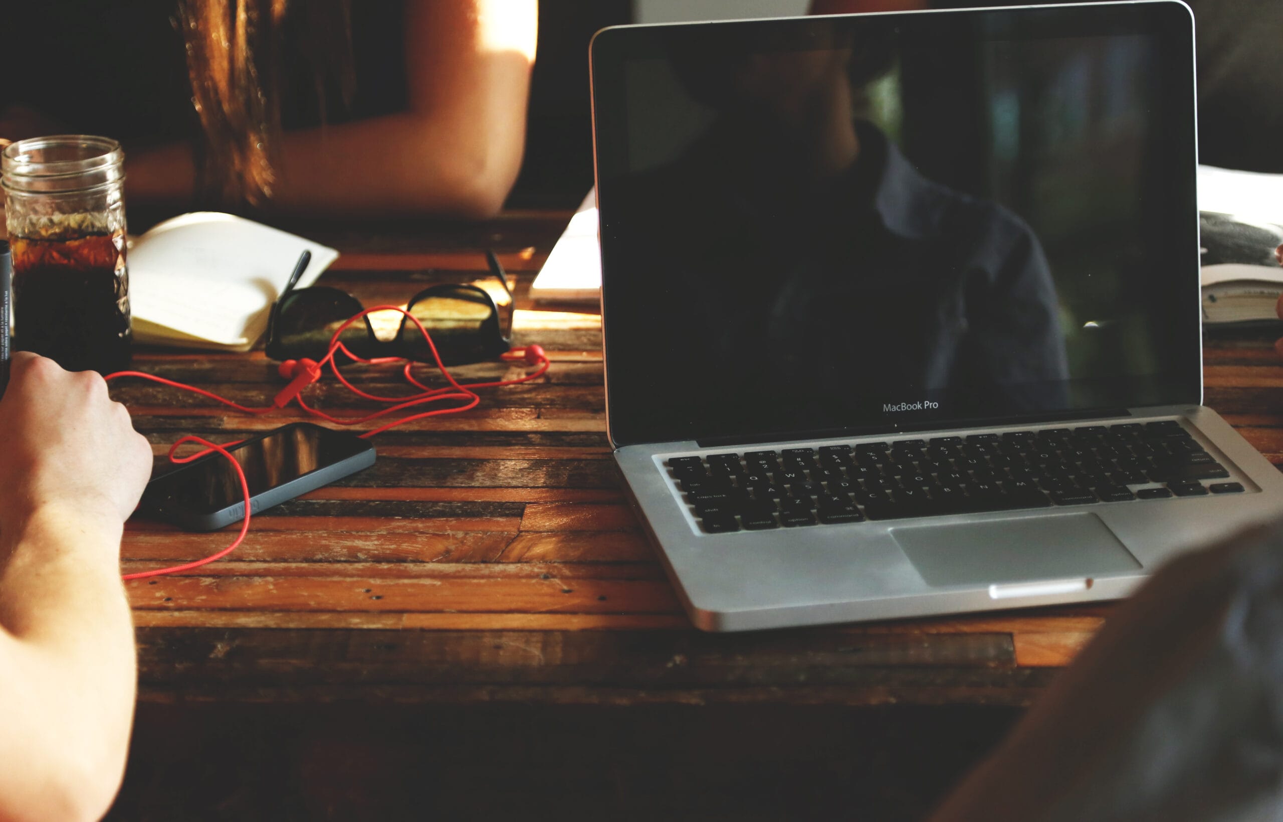 How to write posts on Facebook – the principles of engaging content marketing and the selection of graphics